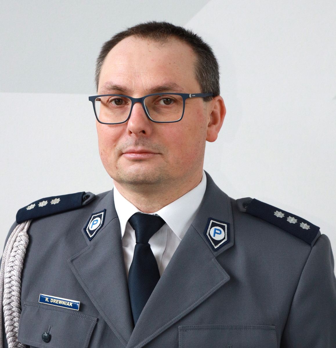 zdjęcie portretowe komendanta komisarza Rafała Drewniaka