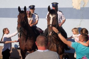 Policjanci na festynie w Aleksandrii.