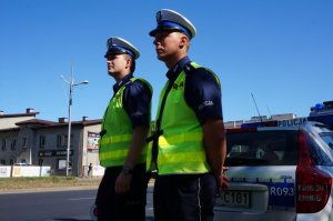 Policjanci kontrolują ruch kołowy na częstochowskich drogach.