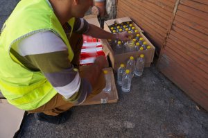 Zabezpieczone papierosy i alkohol.