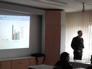 Strażak prowadzi szkolenie