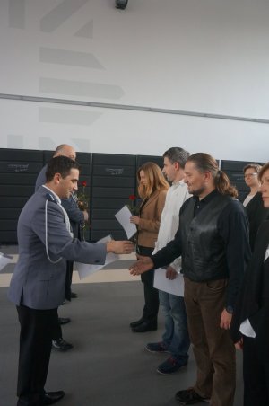 Zastępca Komendanta wręcza wyróżnienia