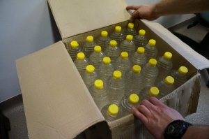 Zabezpieczony tytoń, papierosy i alkohol.