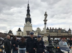 Policjanci zabezpieczali zlot motocyklistów.