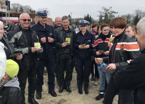 Policjanci zabezpieczali zlot motocyklistów.