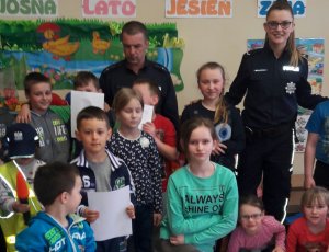 Spotkanie policjantów z dziećmi w Nakle.