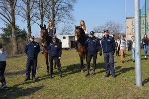 Policjanci na dniu otwartym.