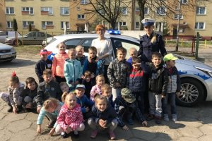 Spotkanie policjantki z przedszkolakami.