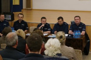 Kierownik rewiru dzielnicowych mł. asp. Marcin Wilk.