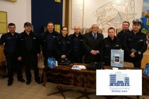 Zdjęcie pamiątkowe policjantów na zakończenie debaty.