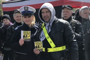 Policjanci na pielgrzymce motocyklistów.