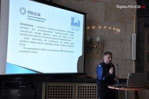 Debata na temat bezpieczeństwa.