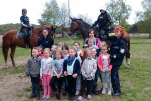 Zajęcia z policją konną.