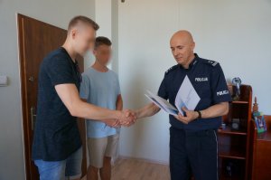 Komendant dziękuje braciom za ich postawę.