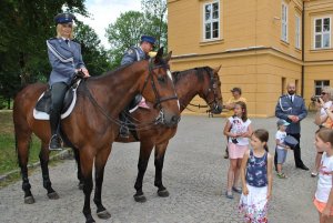 Policja konna z Częstochowy na lublinieckim święcie Policji.