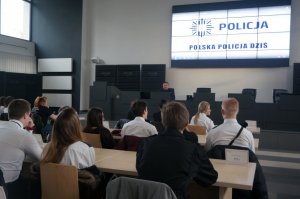 Wizyta dzieci i młodzieży w częstochowskiej komendzie.