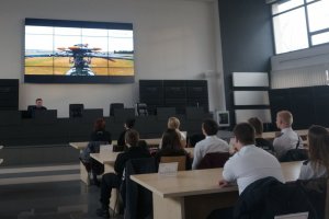 Wizyta dzieci i młodzieży w częstochowskiej komendzie.