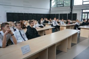 Wizyta dzieci i młodzieży w częstochowskiej komendzie.