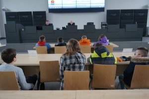 Wizyta dzieci i młodzieży w częstochowskiej komendzie.