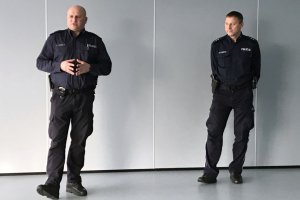 Dzielnicowi z Kłomnic pomogli starszej kobiecie