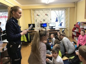 Bibliotekowe spotkanie z policjantką
