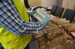 tytoń i papierosy przejęte przez policję gospodarczą