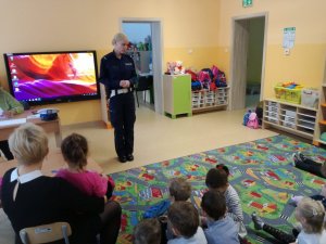 Policjantka z Częstochowy u przedszkolaków z Blachowni