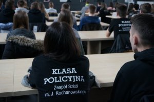 Spotkanie policjantów z młodzieżą.