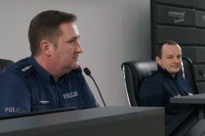 Spotkanie policjantów z młodzieżą.