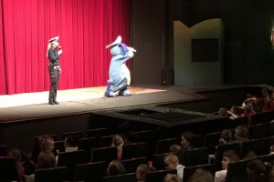 Policjantka i Sznupek w teatrze