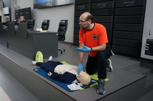 Lekcja ratowania życia z częstochowską policją