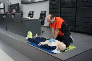 Lekcja ratowania życia z częstochowską policją