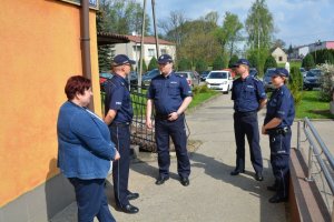 Dzielnicowi z Kruszyny i Mykanowa na otwarciu nowych punktów przyjęć interesantów.