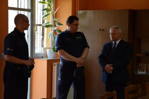 Dzielnicowi z Kruszyny i Mykanowa na otwarciu nowych punktów przyjęć interesantów.