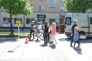 Majówka w alejach z częstochowska policją