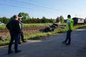Groźne zderzenie pociągu z osobówką w Blachowni