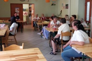 Z seniorami o oszustwach przy podpisywaniu umów