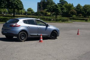 W Częstochowie policjanci szkolą się z techniki jazdy