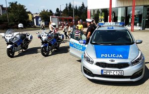 Policjanci dbają o bezpieczną drogę do szkoły