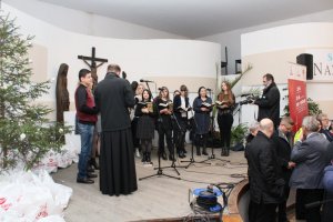 Komendant podzielił się opłatkiem na Wigilii Caritasu