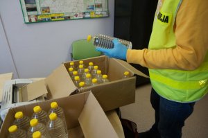 Częstochowscy policjanci przejęli nielegalny tytoń i alkohol