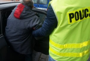 Włamał się i ukradł. Zostawił swój dowód osobisty.