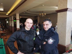 Pies służbowy Sara na feriach z dziećmi i młodzieżą