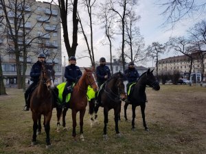 policjanci podczas uroczystości