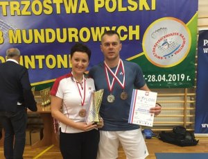 Joanna Jackowska z częstochowskiej Komendy z dyplomem i medalem za zdobyte 3 miejsce w Mistrzostwach Polski w Badmintonie