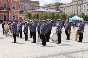 Policjanci w mundurach z Orkiesty Komendy Wojewódzkiej w Katowicach