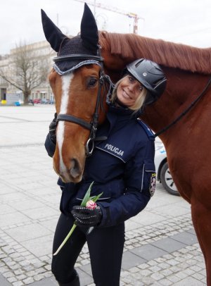 policjantki pozują do zdjęć