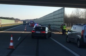 ZDJĘCIA Z WYPADKU ŚMIERTELNEGO NA AUTOSTRADZIE - RADIOWÓZ, WÓZ STRAŻACKI