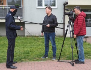 Komendant Miejski Policji udziela wywiadu lokalnym mediom