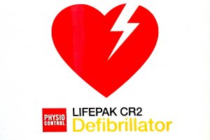 serce z napisem Lifepack CR2 Defibrillator